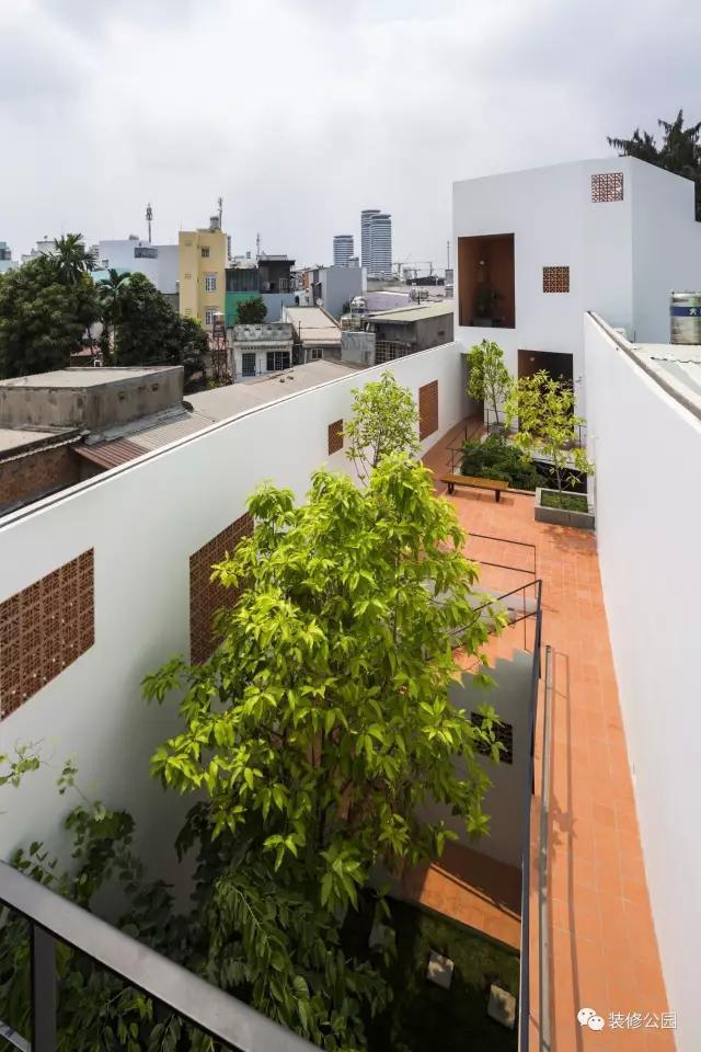 自建房屋做民宿，花磚庭院連廊不可少，狹長地塊也不怕