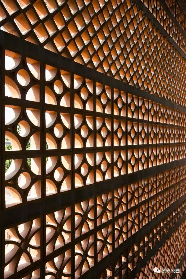 自建房屋做民宿，花磚庭院連廊不可少，狹長地塊也不怕