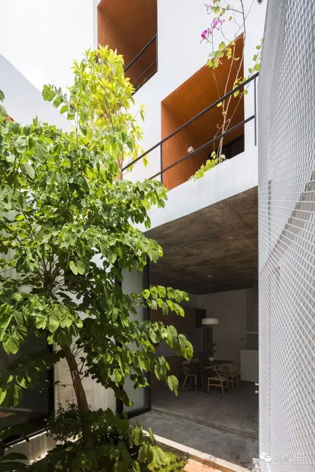 自建房屋做民宿，花磚庭院連廊不可少，狹長地塊也不怕