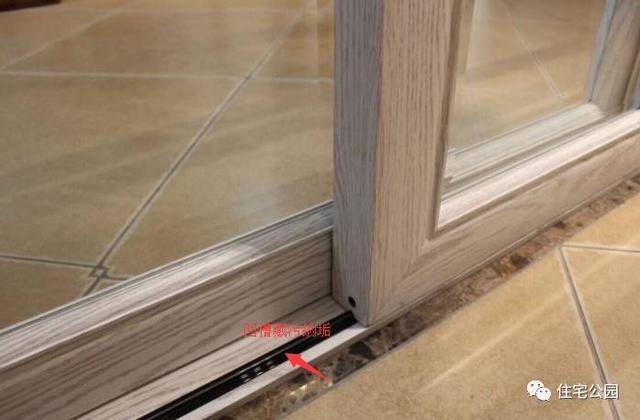 內(nèi)開外開平推？一棟房5個(gè)衛(wèi)生間裝了4種門！朋友一解釋決定回家弄一樣