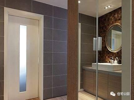 內(nèi)開外開平推？一棟房5個(gè)衛(wèi)生間裝了4種門！朋友一解釋決定回家弄一樣