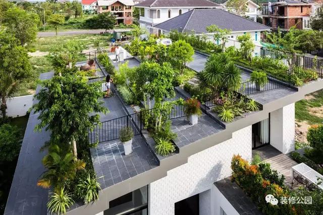 農村別墅平屋頂坡屋頂都老了，看看人家樓梯頂，庭院露臺都包了