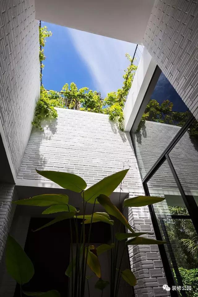 農村別墅平屋頂坡屋頂都老了，看看人家樓梯頂，庭院露臺都包了