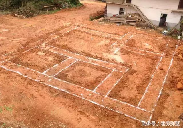 建房不易，開工一年多了，還只有個毛坯空殼子