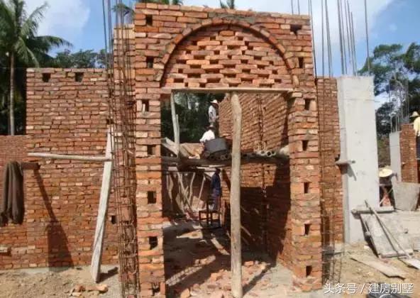 海南網(wǎng)友33萬農村自建房，跟趙本山那套別墅有的一拼