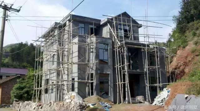 浙江網(wǎng)友自建三層別墅，拿100萬的別墅跟我換也不要