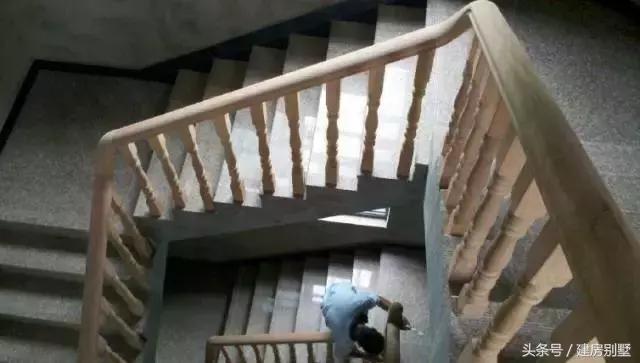 浙江網(wǎng)友自建三層別墅，拿100萬的別墅跟我換也不要