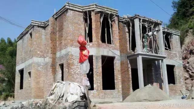 浙江網(wǎng)友自建三層別墅，拿100萬的別墅跟我換也不要