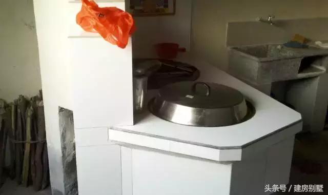 浙江網(wǎng)友自建三層別墅，拿100萬的別墅跟我換也不要