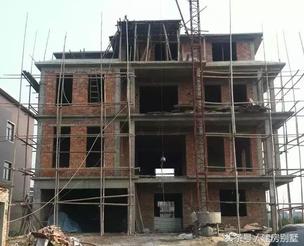 年薪8萬的80后小伙辭職回鄉(xiāng)建房，親戚們都說太值了