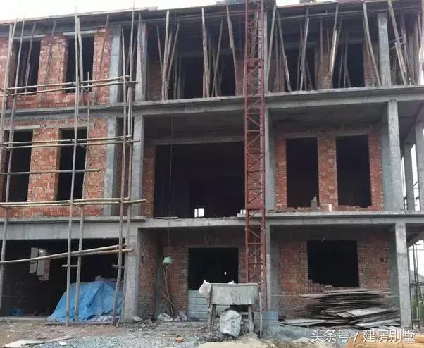 年薪8萬的80后小伙辭職回鄉(xiāng)建房，親戚們都說太值了