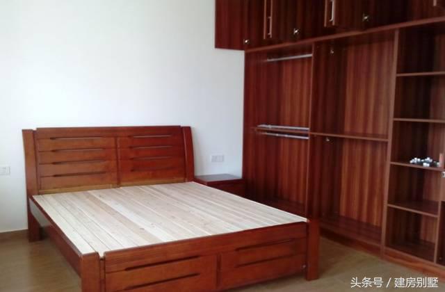 80后小夫妻25萬(wàn)農(nóng)村自建房，毛石基礎(chǔ)引熱議