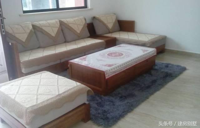 80后小夫妻25萬(wàn)農(nóng)村自建房，毛石基礎(chǔ)引熱議