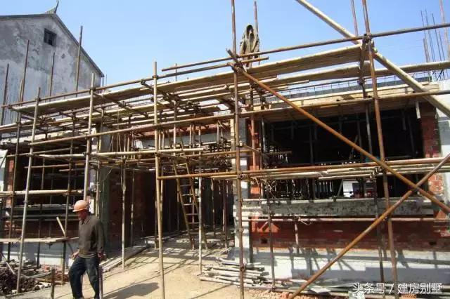 江蘇美女回娘家干了件動靜不小的事兒，鄰村的都跑來看熱鬧