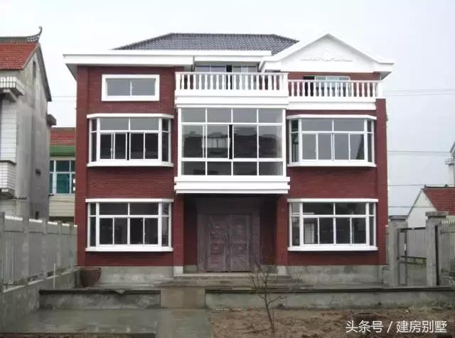 江蘇美女回娘家干了件動靜不小的事兒，鄰村的都跑來看熱鬧