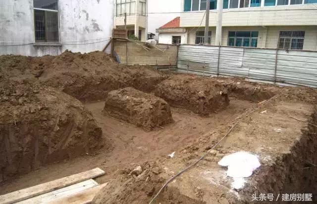 江蘇美女回娘家干了件動靜不小的事兒，鄰村的都跑來看熱鬧