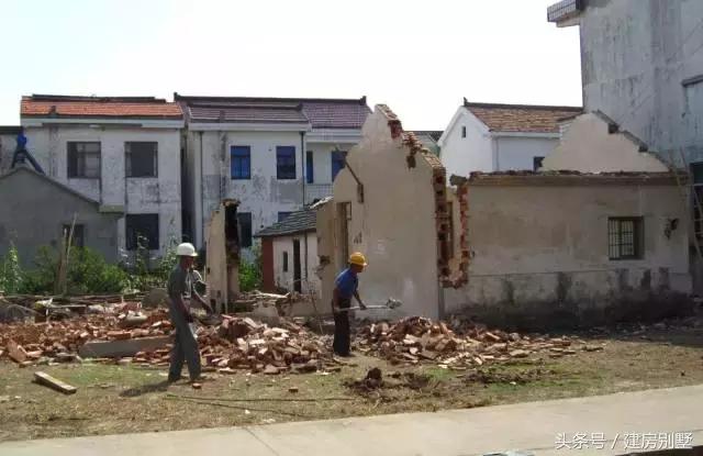 江蘇美女回娘家干了件動靜不小的事兒，鄰村的都跑來看熱鬧