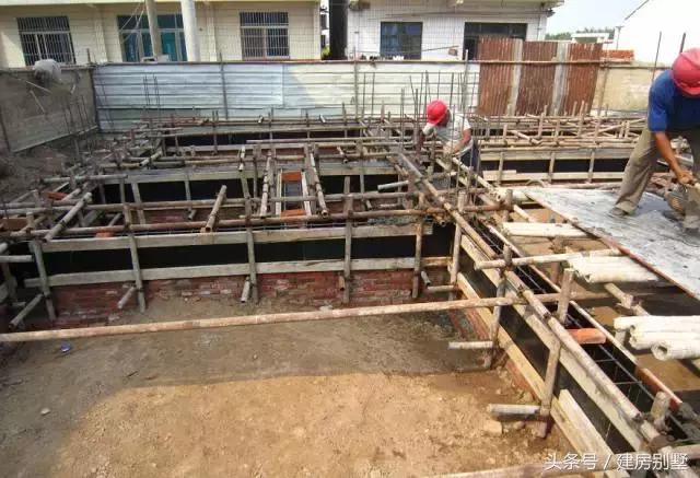 江蘇美女回娘家干了件動靜不小的事兒，鄰村的都跑來看熱鬧