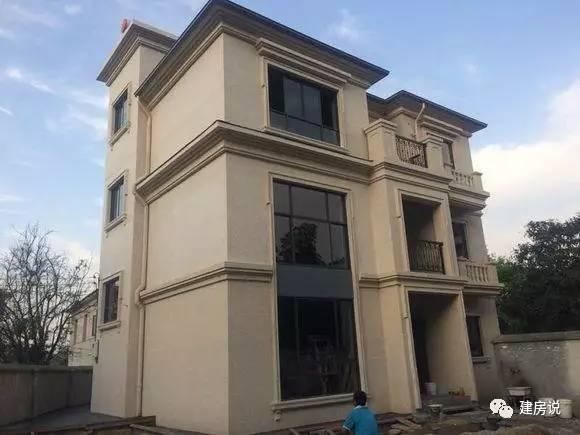 不到50萬(wàn)建的三層農(nóng)村別墅，真石漆外墻提高了檔次