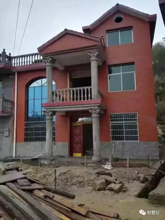 五款建成的別墅，現(xiàn)在農(nóng)村都要這樣做落地窗，才顯得大氣