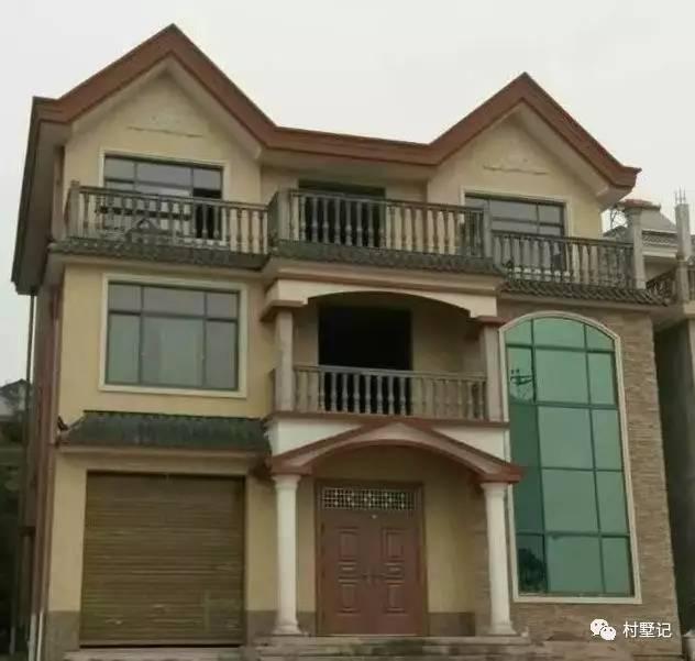 五款建成的別墅，現(xiàn)在農(nóng)村都要這樣做落地窗，才顯得大氣