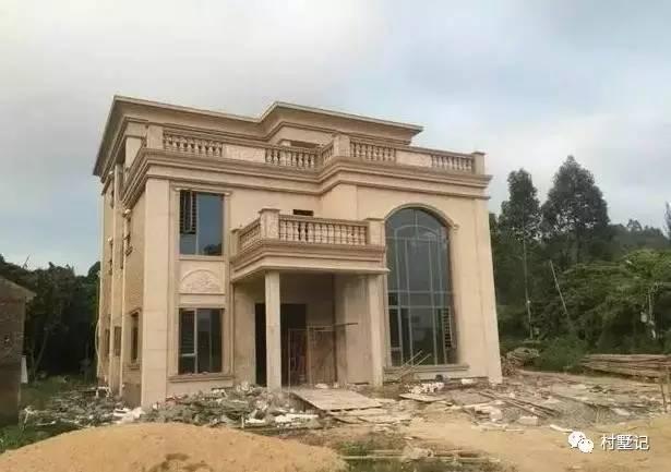 五款建成的別墅，現(xiàn)在農(nóng)村都要這樣做落地窗，才顯得大氣
