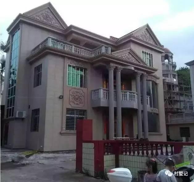 五款建成的別墅，現(xiàn)在農(nóng)村都要這樣做落地窗，才顯得大氣