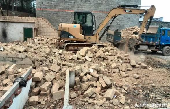 女漢子大年三十不看春晚籌劃建房，有壁爐、露臺(tái)和薔薇花墻