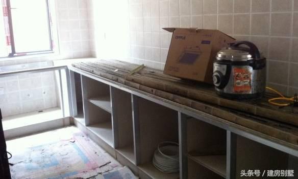 女漢子大年三十不看春晚籌劃建房，有壁爐、露臺(tái)和薔薇花墻