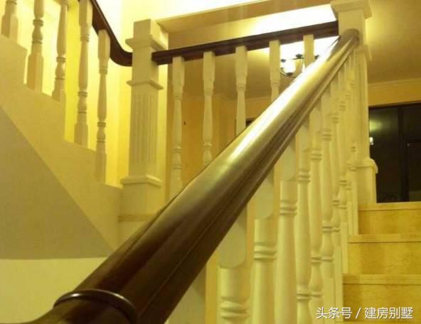 女漢子大年三十不看春晚籌劃建房，有壁爐、露臺(tái)和薔薇花墻