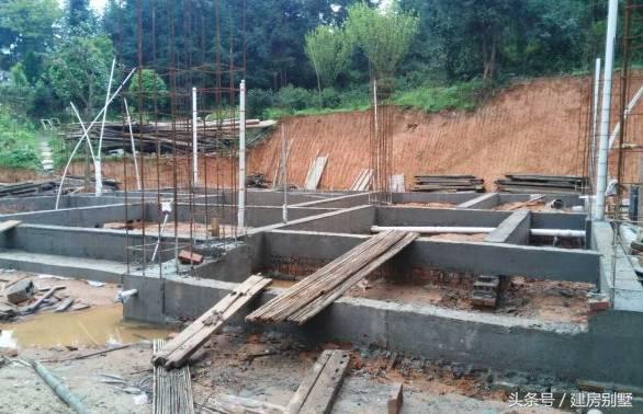 女漢子大年三十不看春晚籌劃建房，有壁爐、露臺(tái)和薔薇花墻