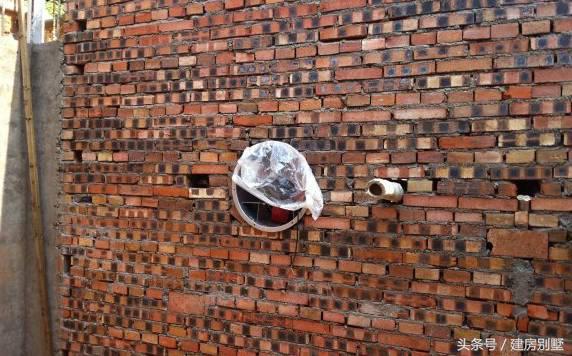 女漢子大年三十不看春晚籌劃建房，有壁爐、露臺(tái)和薔薇花墻