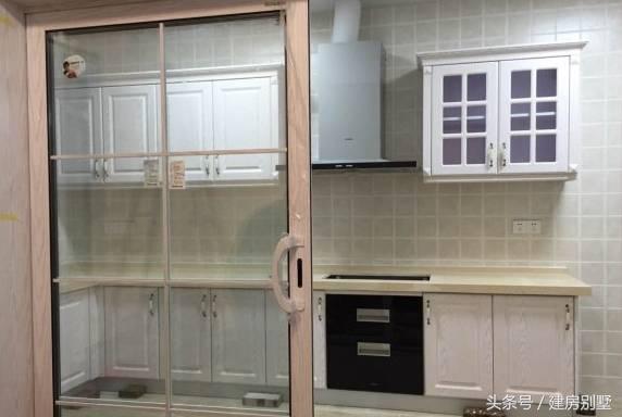 女漢子大年三十不看春晚籌劃建房，有壁爐、露臺(tái)和薔薇花墻