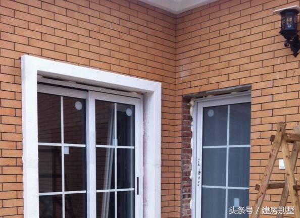 女漢子大年三十不看春晚籌劃建房，有壁爐、露臺(tái)和薔薇花墻