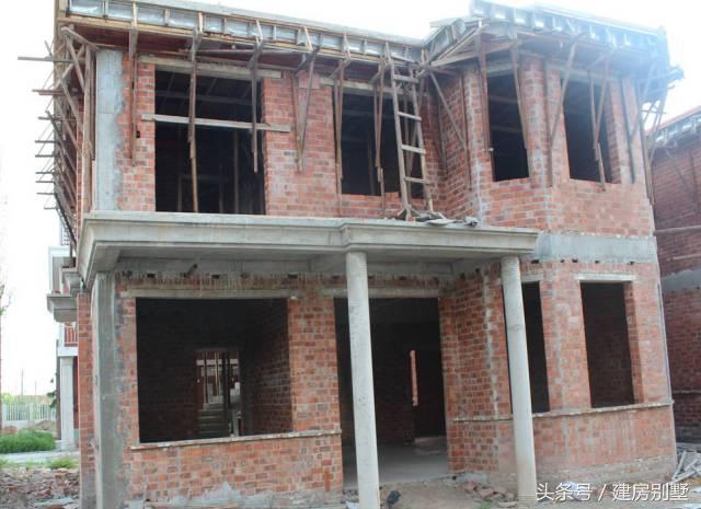 上海兄妹自建兩棟農(nóng)村別墅，父母住在一層小平房，合適嗎？