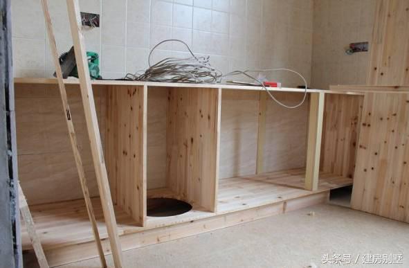 上海兄妹自建兩棟農(nóng)村別墅，父母住在一層小平房，合適嗎？