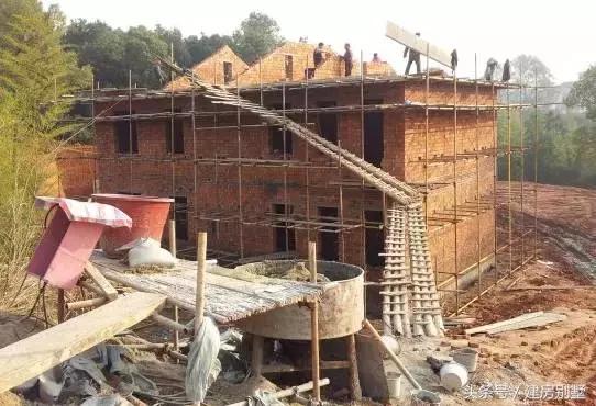 拆掉50年代的祖屋建二層別墅，卻被諷工廠流水線制造，為何？