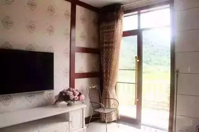 湖南農(nóng)村小伙50萬自建2層小別墅，孝敬他的爸媽，鄰居都很羨慕