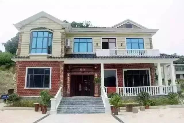 湖南農(nóng)村小伙50萬自建2層小別墅，孝敬他的爸媽，鄰居都很羨慕