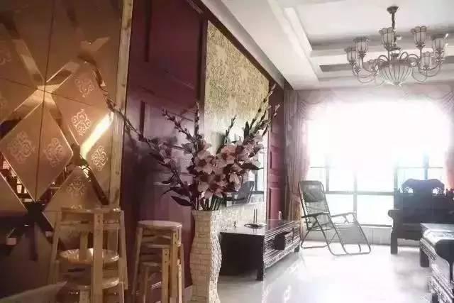 湖南農(nóng)村小伙50萬自建2層小別墅，孝敬他的爸媽，鄰居都很羨慕