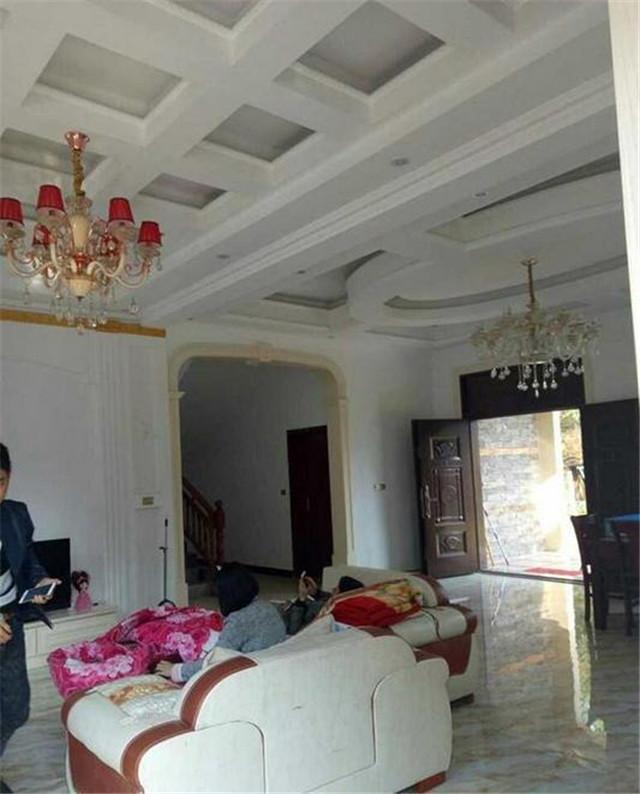 曬曬我的自建房，村里首富花了65萬蓋的，全村人都搶著要參觀