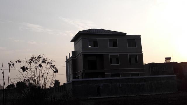 第一次去農(nóng)村的婆家，就被他們家的房子嚇到了