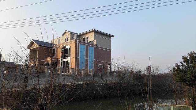 第一次去農(nóng)村的婆家，就被他們家的房子嚇到了