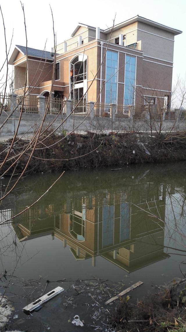 第一次去農(nóng)村的婆家，就被他們家的房子嚇到了