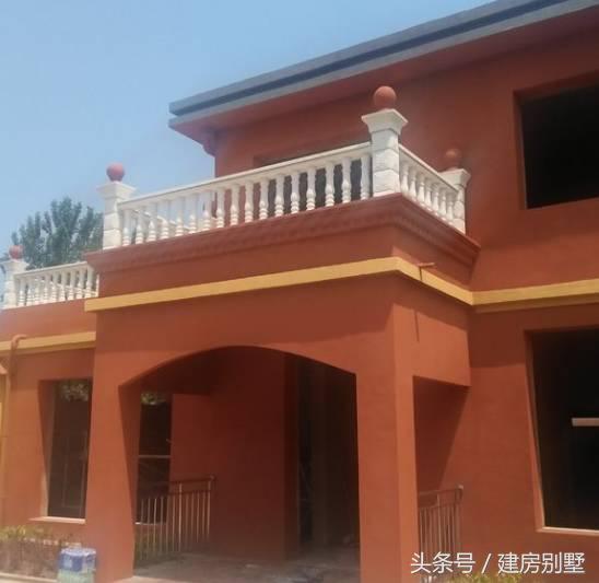 河北兄弟自建兩層聯(lián)排住宅，外觀氣勢(shì)仿若“故宮”