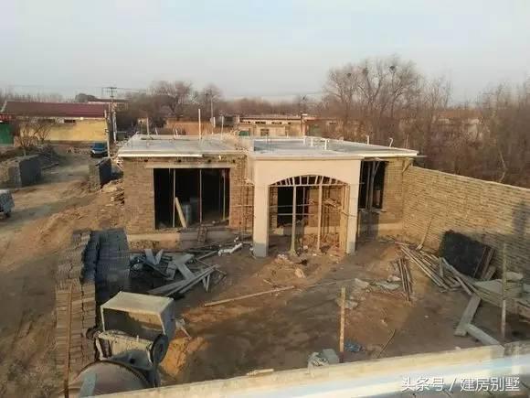 河北兄弟自建兩層聯(lián)排住宅，外觀氣勢(shì)仿若“故宮”