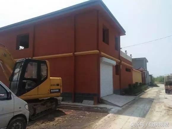 河北兄弟自建兩層聯(lián)排住宅，外觀氣勢(shì)仿若“故宮”