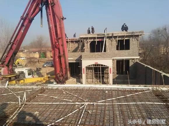 河北兄弟自建兩層聯(lián)排住宅，外觀氣勢(shì)仿若“故宮”