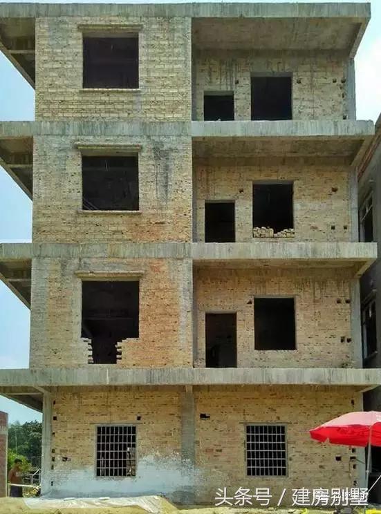 廉江海鮮老板自建四層農(nóng)村別墅，價值70萬，你說值不值？