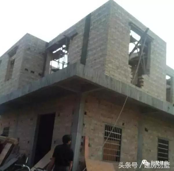 廉江海鮮老板自建四層農(nóng)村別墅，價值70萬，你說值不值？